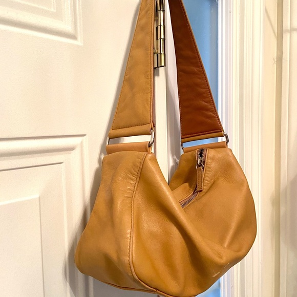 Banana Republic Handbags - Banana Republic Camel genuine leather hobo bag